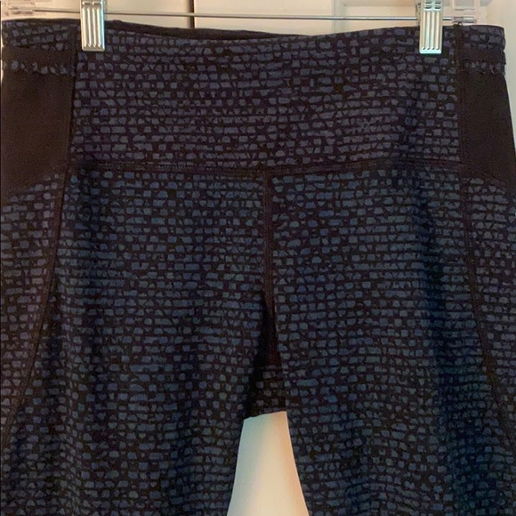 Lululemon crops - Picture 2 of 3